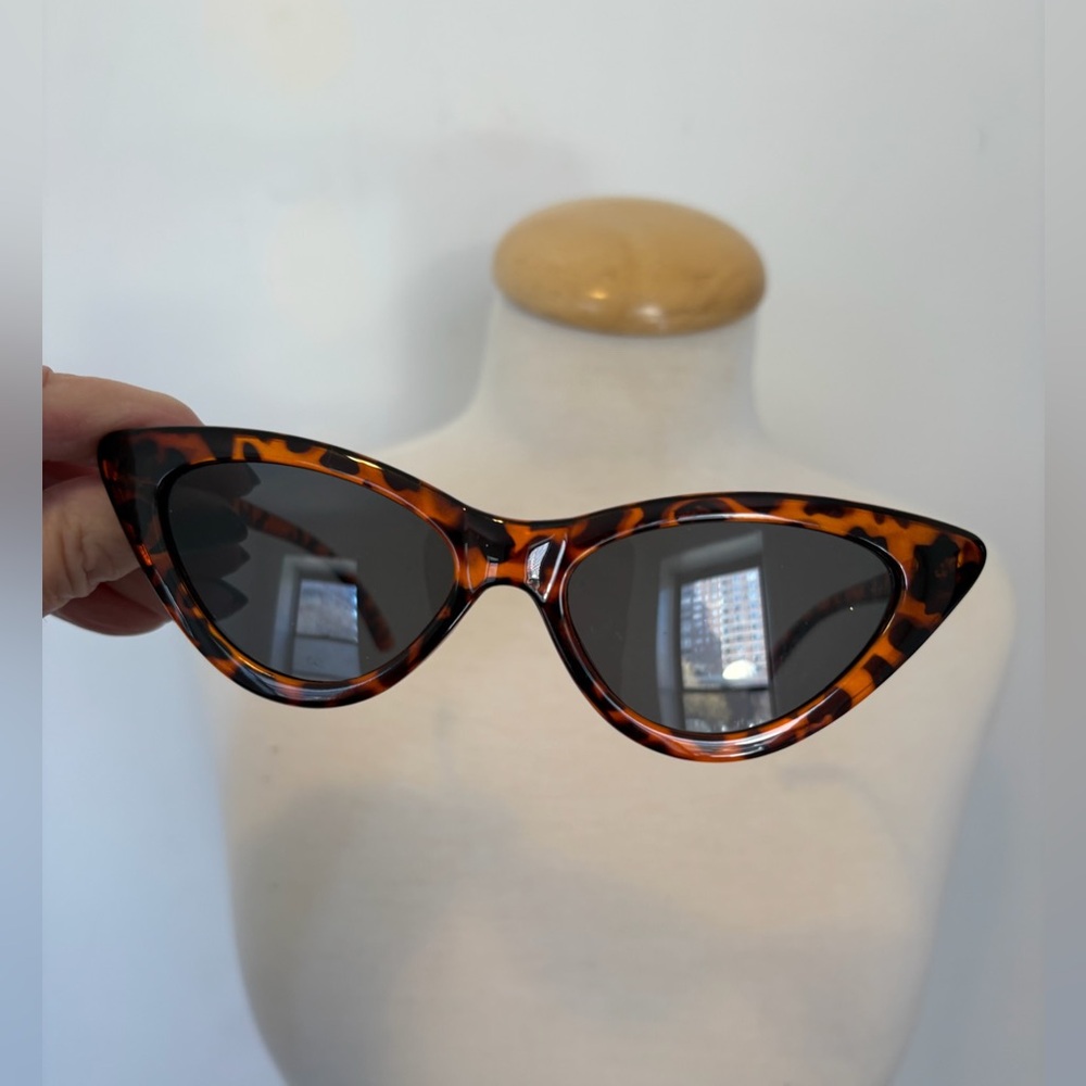 Tortoiseshell Cat Eye Sunglasses Trendy Retro Y2K Brown Tortoise Frames